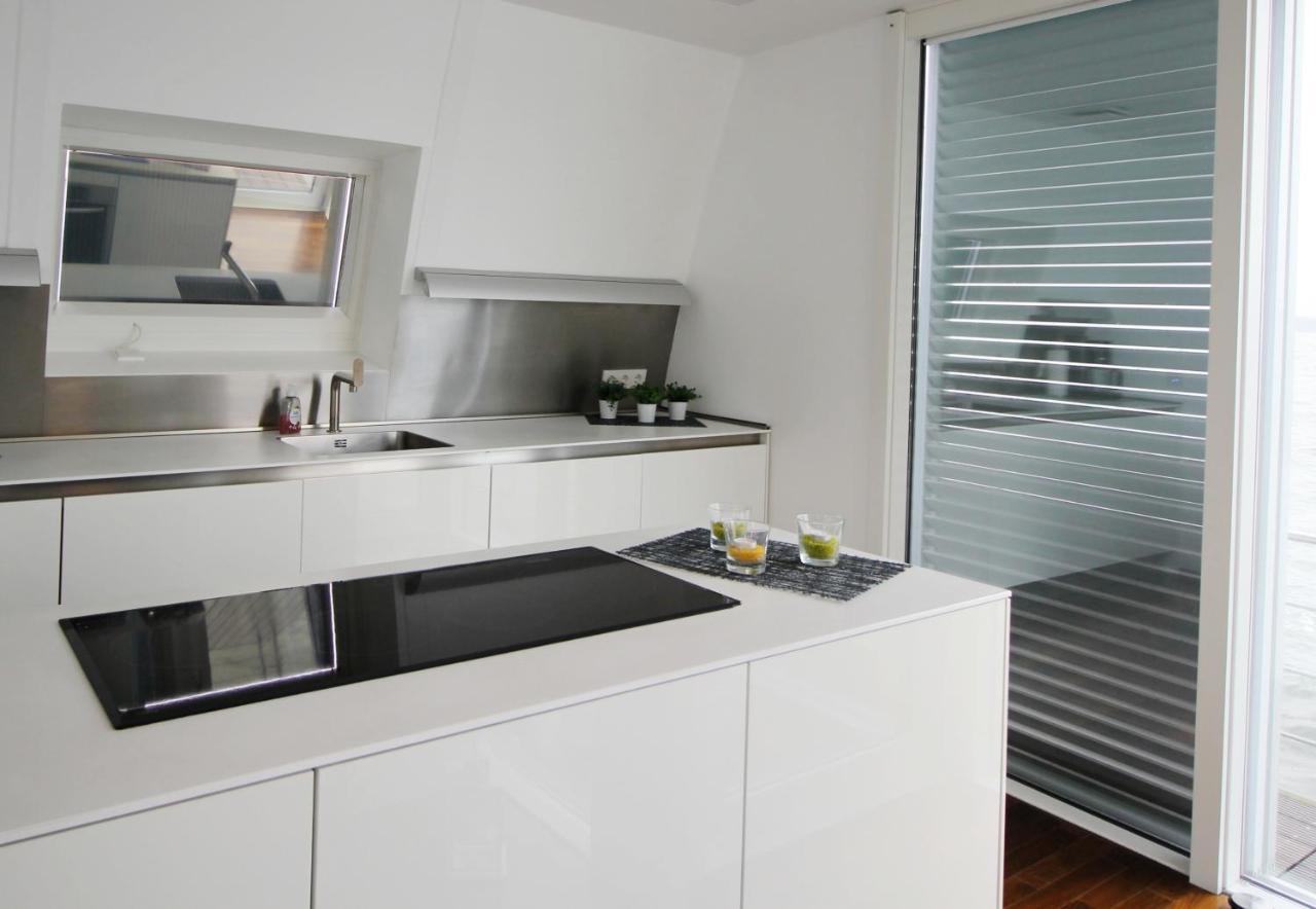 Schwimmendes Ferienhaus Silent Elsterheide Luaran gambar